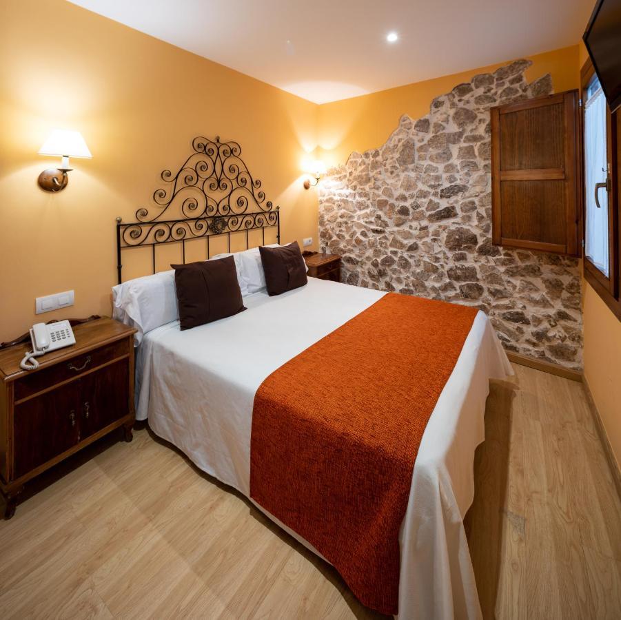 Hotel Ripoll Сант-Илари-Сакальм Экстерьер фото