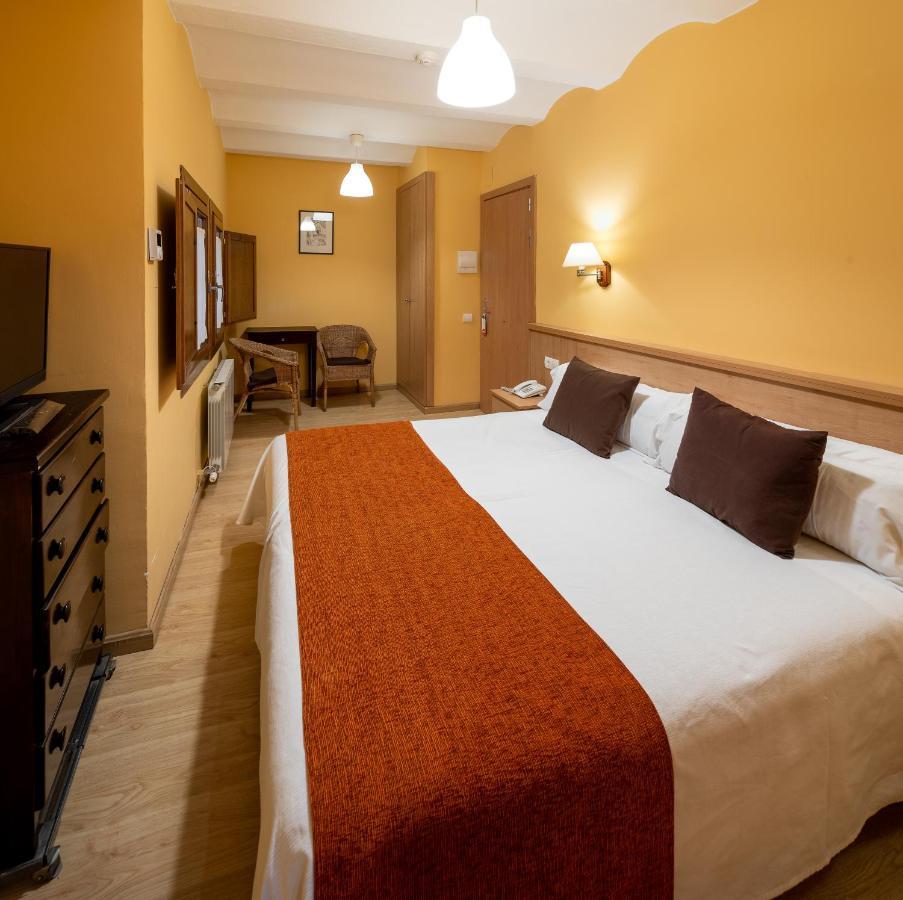 Hotel Ripoll Сант-Илари-Сакальм Экстерьер фото