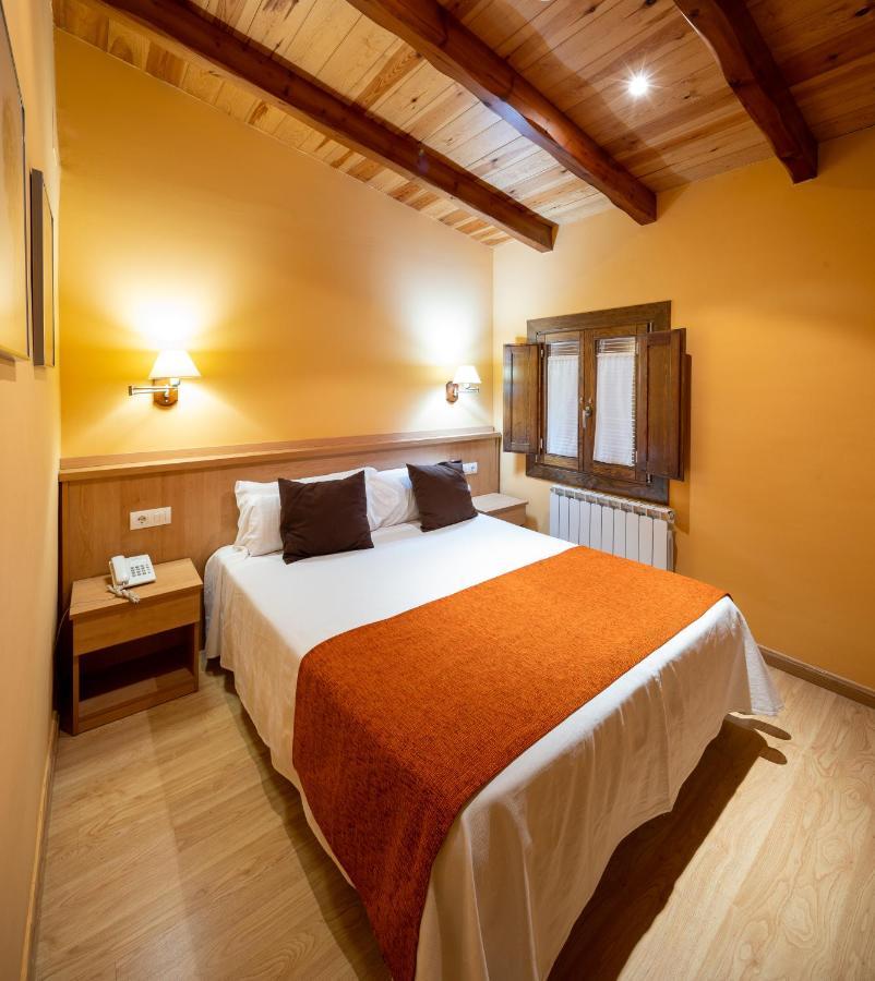 Hotel Ripoll Сант-Илари-Сакальм Экстерьер фото
