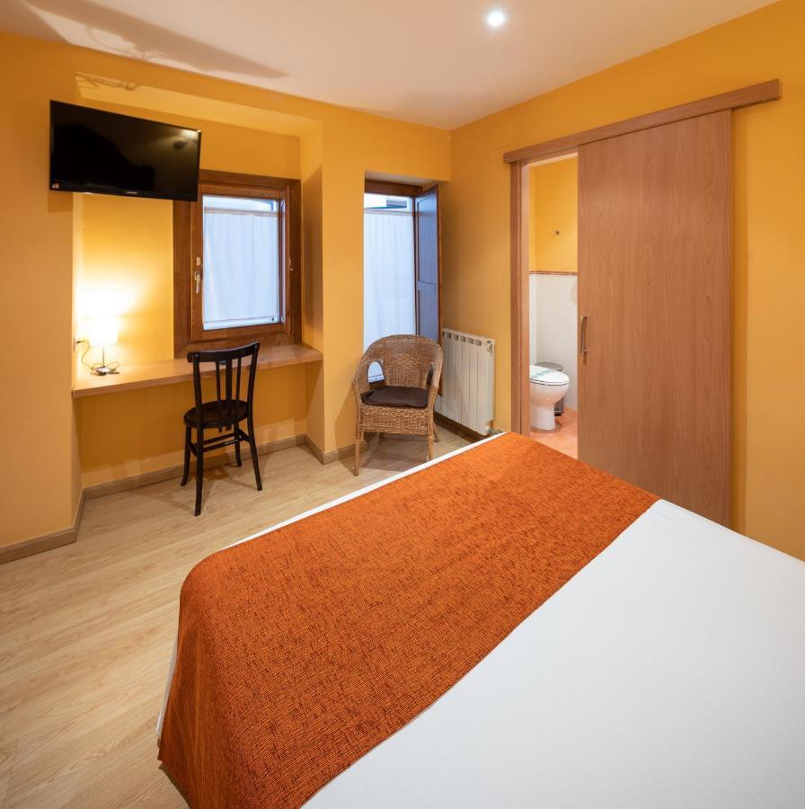 Hotel Ripoll Сант-Илари-Сакальм Экстерьер фото