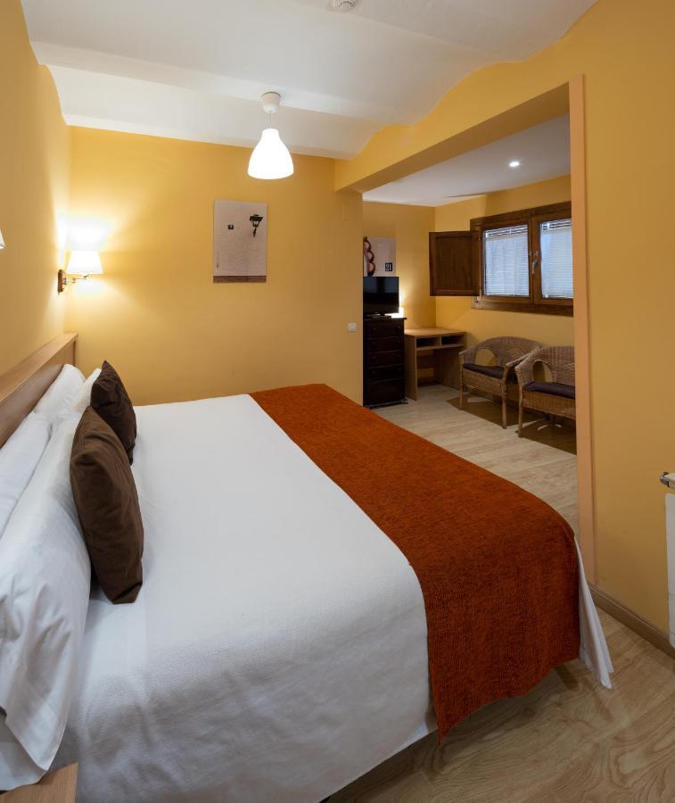 Hotel Ripoll Сант-Илари-Сакальм Экстерьер фото