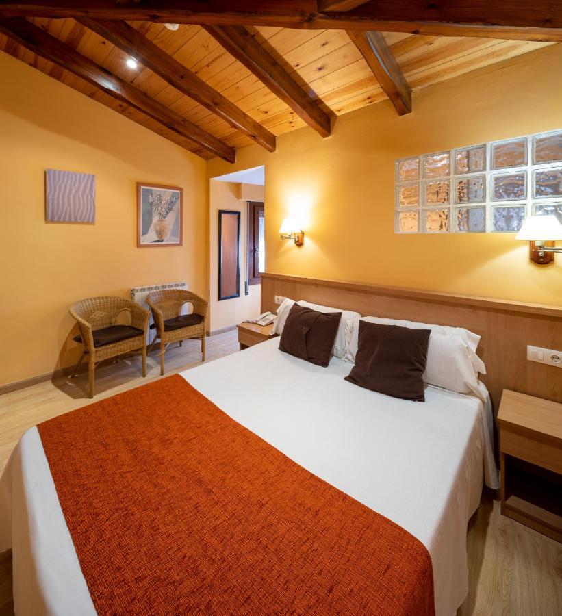 Hotel Ripoll Сант-Илари-Сакальм Экстерьер фото
