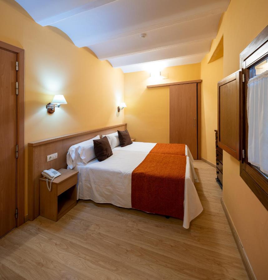 Hotel Ripoll Сант-Илари-Сакальм Экстерьер фото