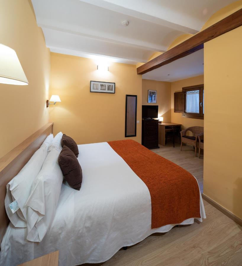 Hotel Ripoll Сант-Илари-Сакальм Экстерьер фото