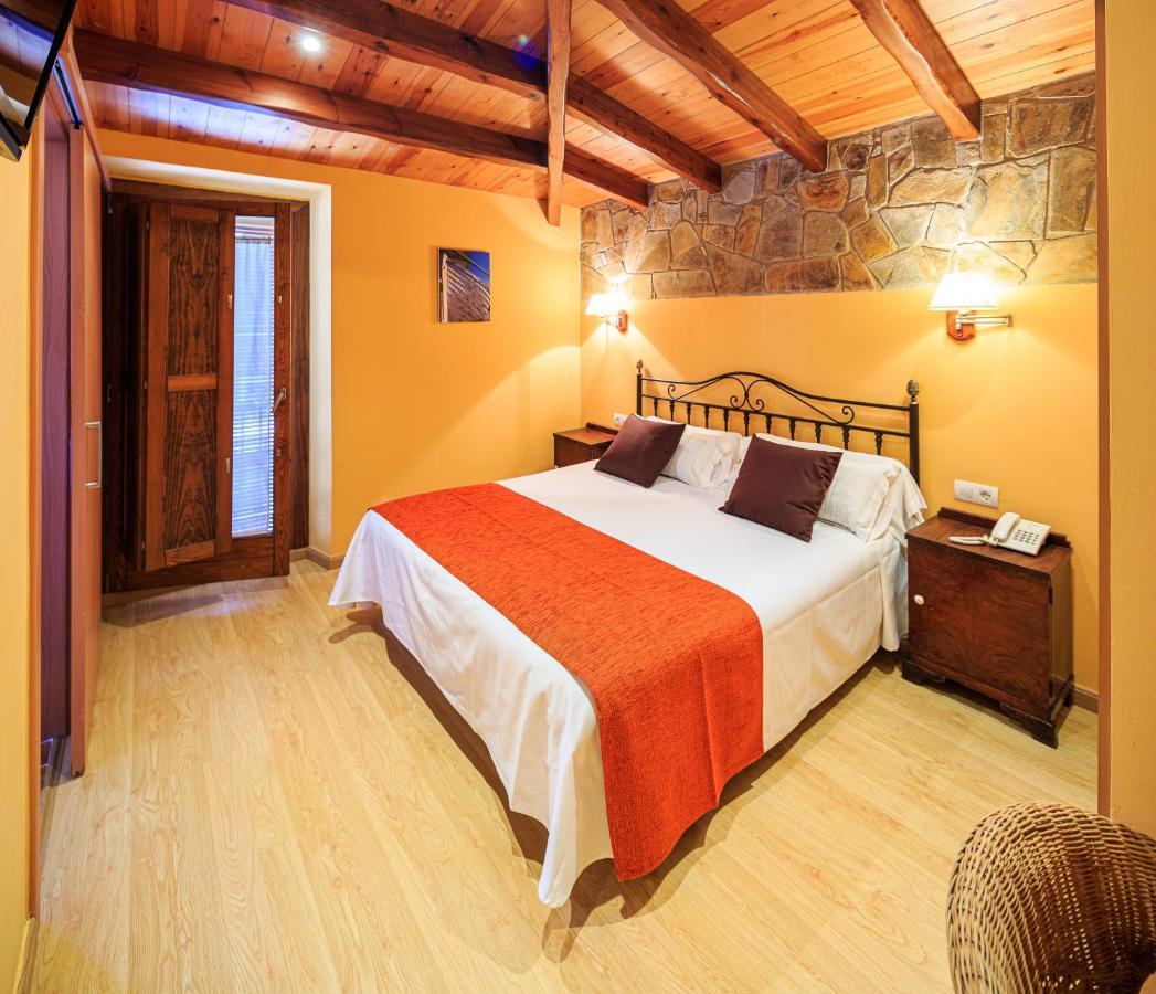 Hotel Ripoll Сант-Илари-Сакальм Экстерьер фото