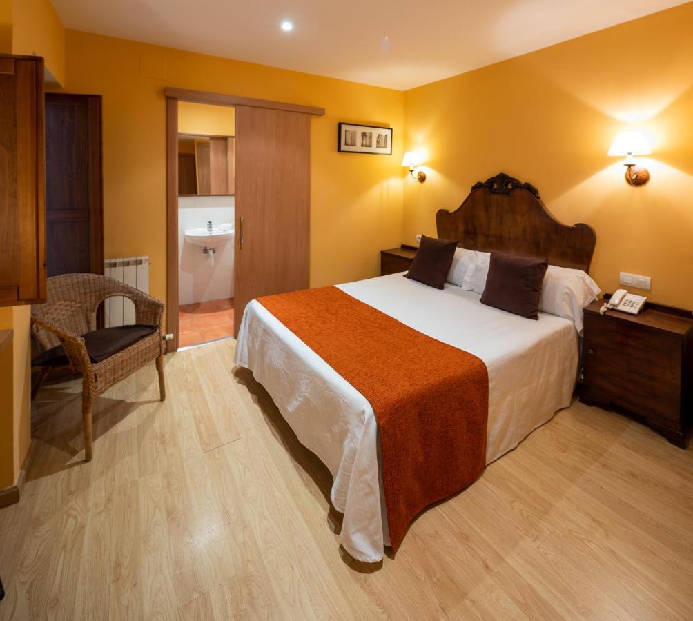 Hotel Ripoll Сант-Илари-Сакальм Экстерьер фото