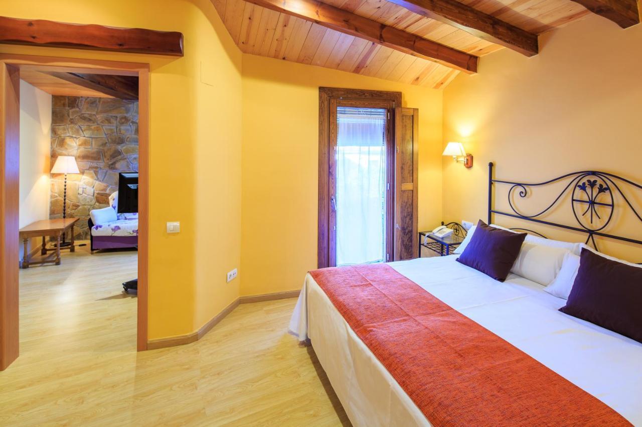 Hotel Ripoll Сант-Илари-Сакальм Экстерьер фото