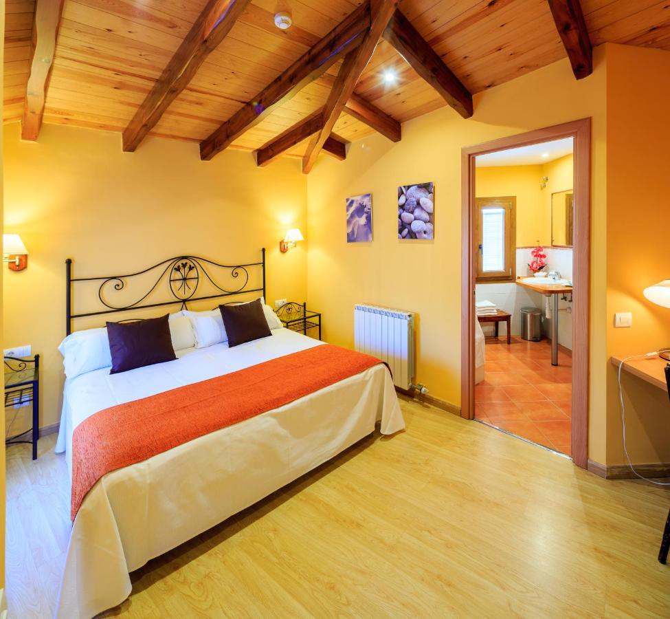 Hotel Ripoll Сант-Илари-Сакальм Экстерьер фото